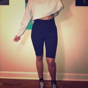 SUPER high waisted cropped tights.